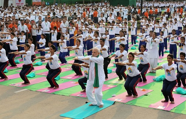 Başbakan 35 bin kişiyle yoga yaptı