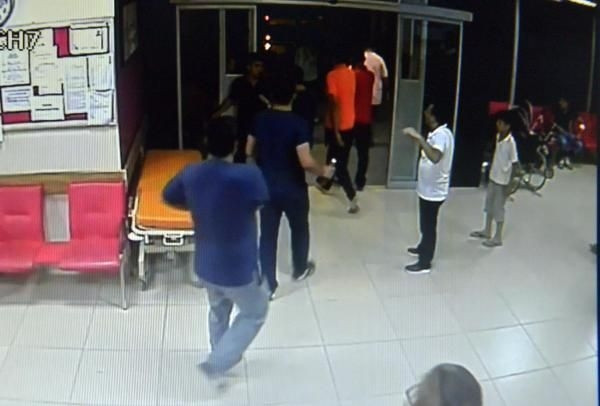 Hastaneden doktoru kaçırdılar