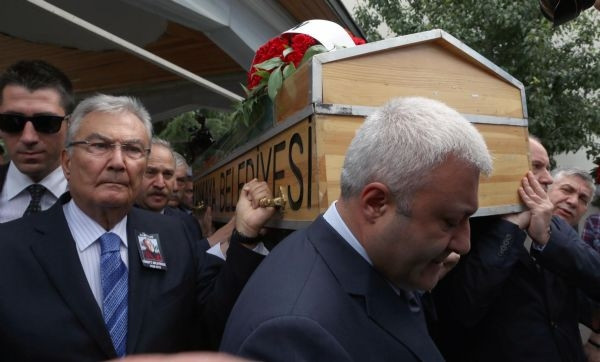 Cüneyt Arcayürek, son yolculuğuna uğurlandı