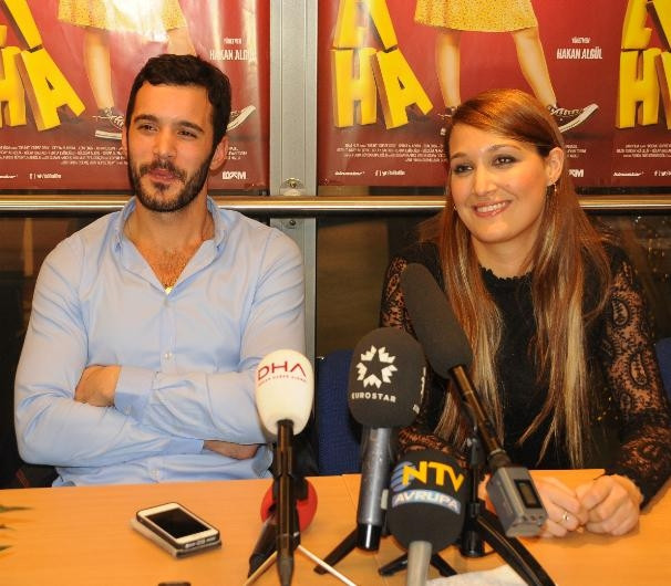 Gupse Özay ve Barış Arduç aşkı devam ediyor