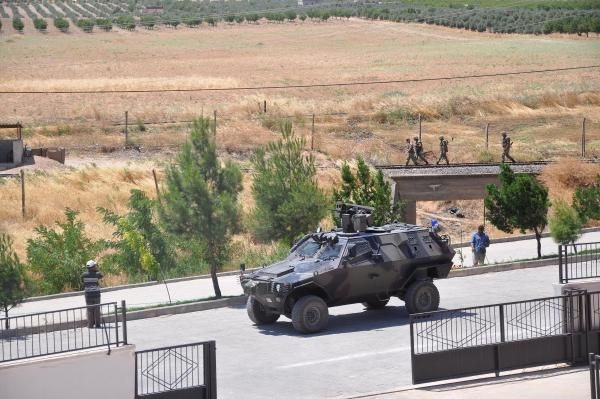 IŞİD, Cerablus'a mayın döşeyip hendek kazdı