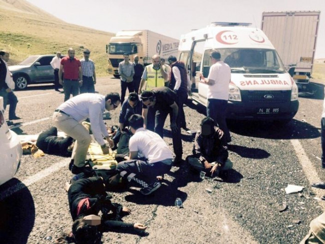 Erzurum'da trafik kazası: 11 yaralı