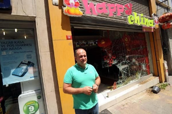 Tophane'de Çin lokantasına taşlı sopalı saldırı