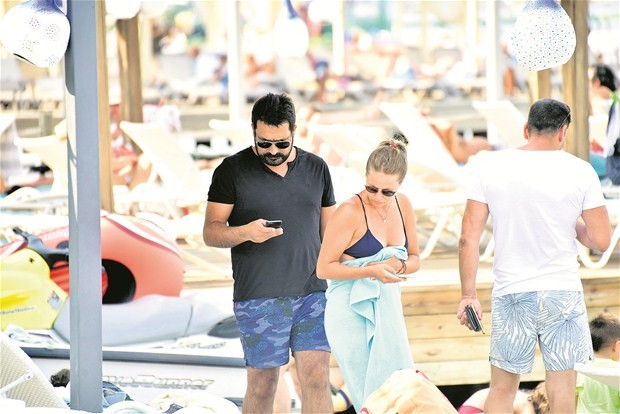 Ünlü oyuncu izledi onlar yüzdü
