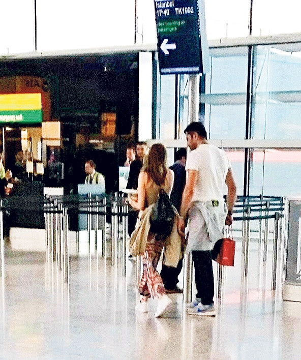Kenan ve Sinem dudak dudağa
