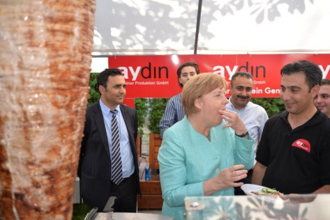 Merkel yine döner kesti