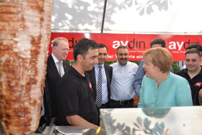 Merkel yine döner kesti