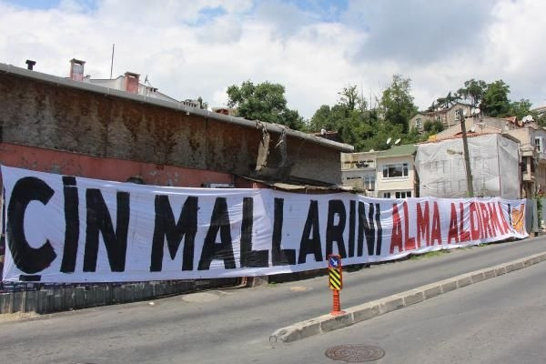 Çin Konsolosluğu önünde 'Urumçi' protestosu