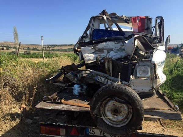 Manisa'da katliam gibi kaza: 15 ölü