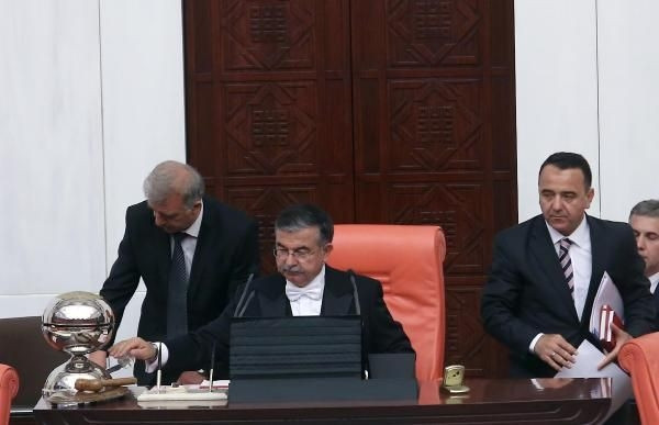 Meclis boşken kavga çıktı...