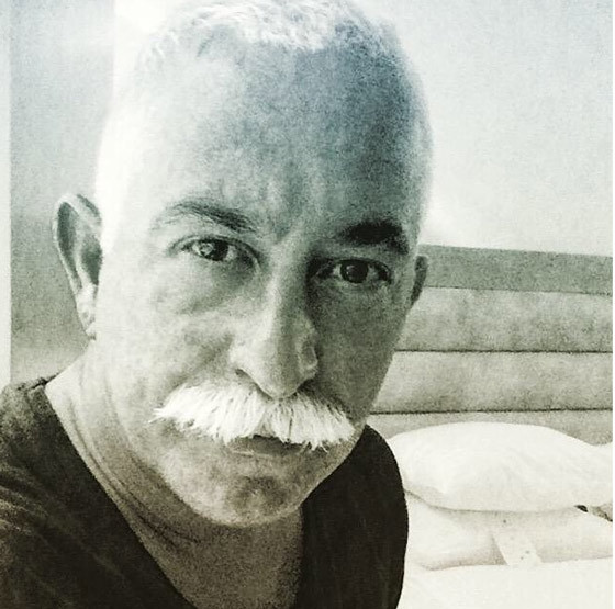 Ak saçlı Cem Yılmaz!