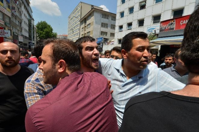 Eylem yapan esnafın üzerine ateş açıldı: 1 ölü