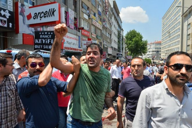 Eylem yapan esnafın üzerine ateş açıldı: 1 ölü
