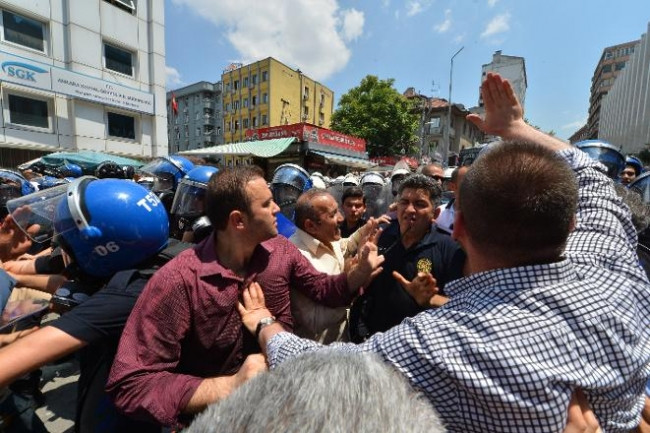 Eylem yapan esnafın üzerine ateş açıldı: 1 ölü