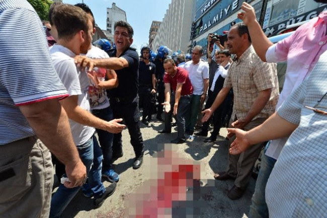 Eylem yapan esnafın üzerine ateş açıldı: 1 ölü