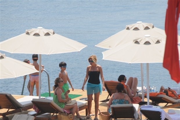 Gülben Ergen tatil sezonunu açtı