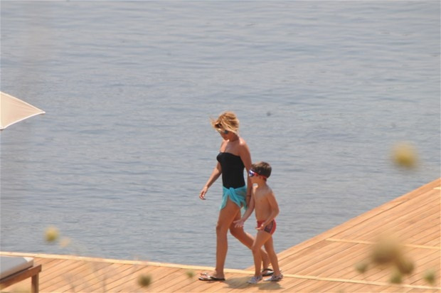 Gülben Ergen tatil sezonunu açtı
