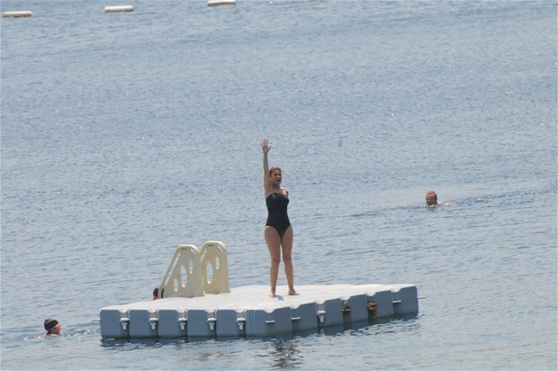 Gülben Ergen tatil sezonunu açtı