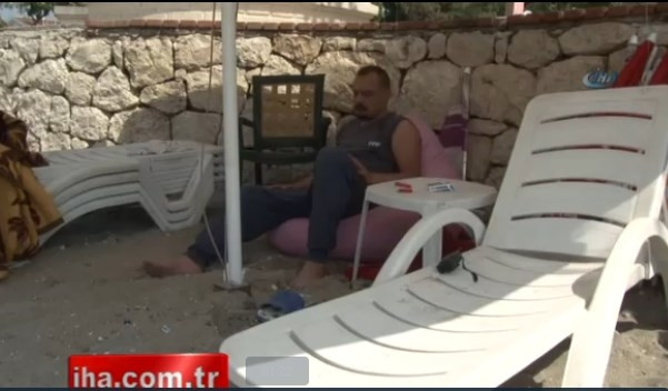 Bir zamanların efsanesi Arda Kural sahilde yaşıyor