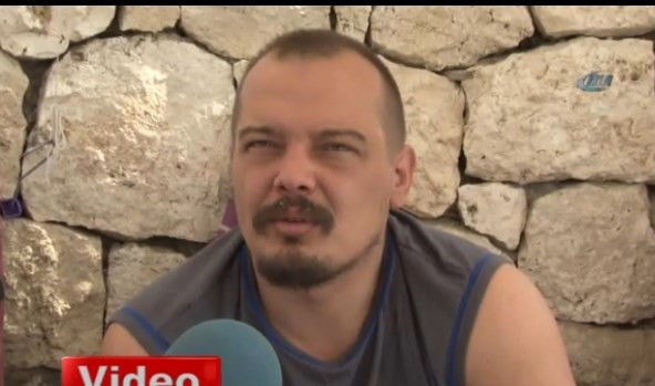 Bir zamanların efsanesi Arda Kural sahilde yaşıyor