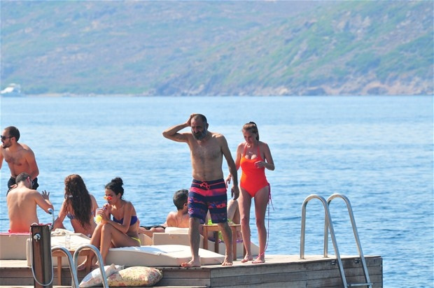 Gürkan Uygun eşiyle tatilde