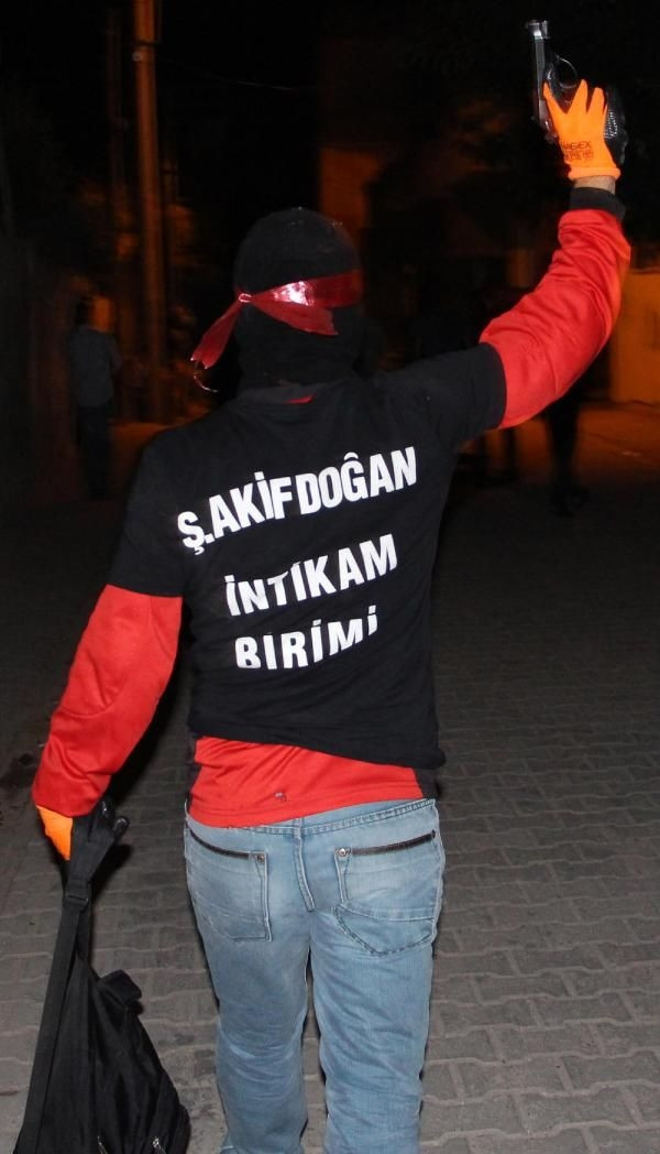 PKK'nın gençlik yapılanmasından silahlı ve molotoflu eylem