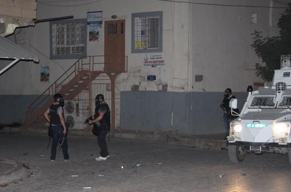 PKK'nın gençlik yapılanmasından silahlı ve molotoflu eylem