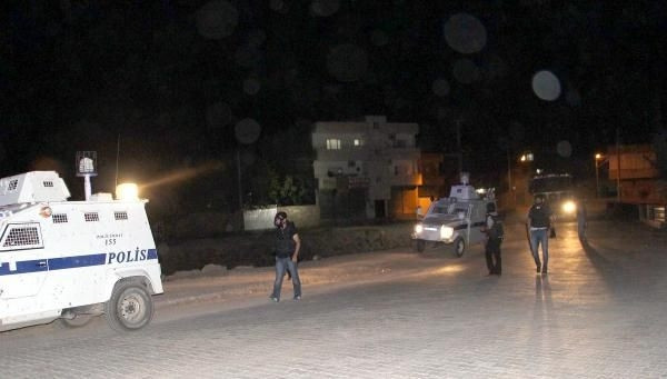 Nusaybin'de olaylı gece!... 1 polis yaralandı!