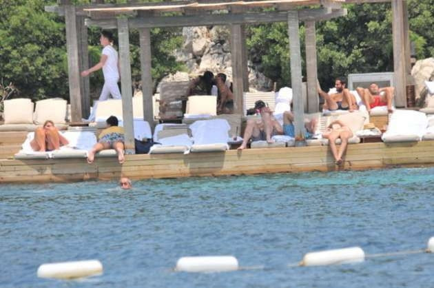 Sinem Kobal ve Kenan İmirzalıoğlu çifti tatilde