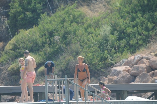 Pınar Altuğ'un bikinisi dikkat çekti
