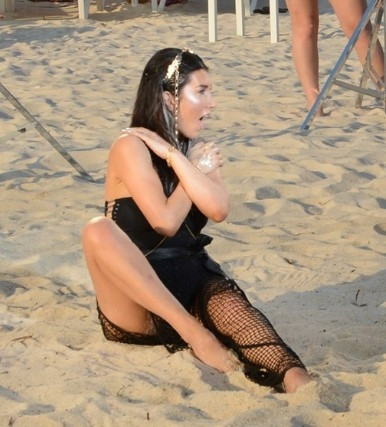 Hande Yener'den seksi klip