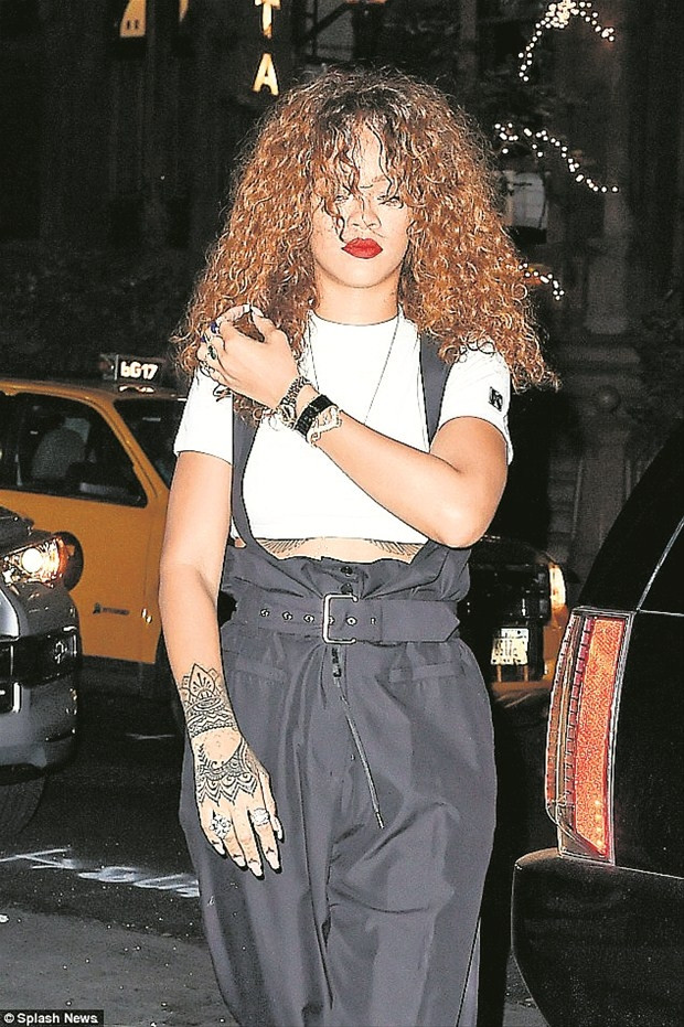 Yataktan sokağa Rihanna!