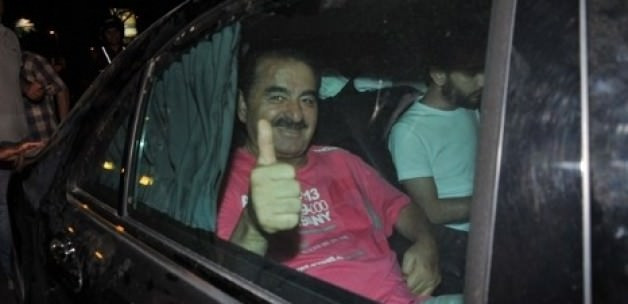 İbrahim Tatlıses zırhlı aracında silah taşıyor