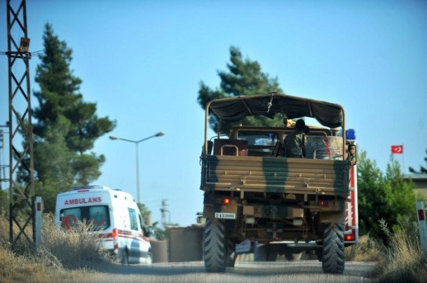 DAEŞ mevzileri bombalanıyor