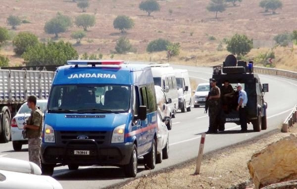 Polisleri taşıyan midibüs devrildi!... 7 yaralı!