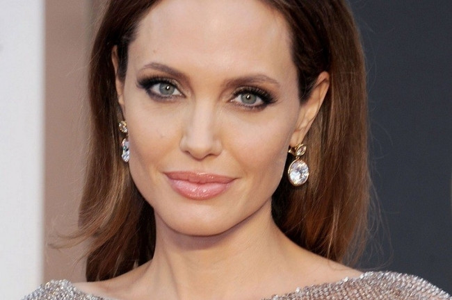 Demet Akalın Google'da Angelina Jolie'yi geçti