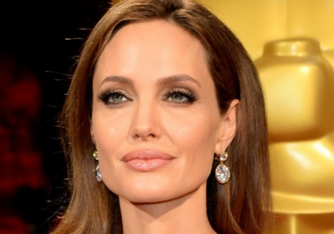 Demet Akalın Google'da Angelina Jolie'yi geçti