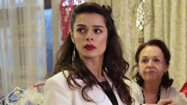 Komşuları Özge Özpirinçci'yi apartmanda istemiyor