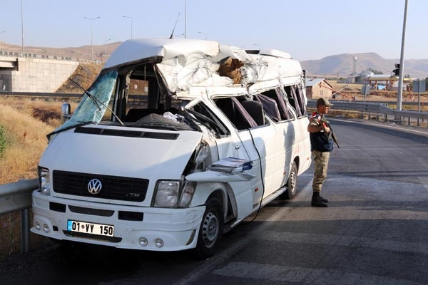 Sivas’ta nişan yolunda kaza: 3 ölü, 14 yaralı