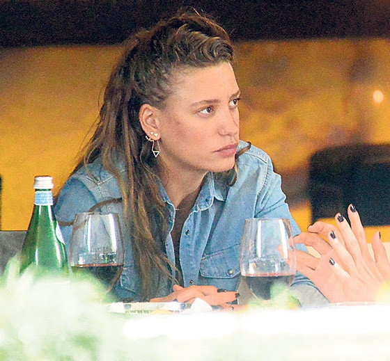 Serenay Sarıkaya Kerem Bursin'den ayrılır ayrılmaz annesine koştu
