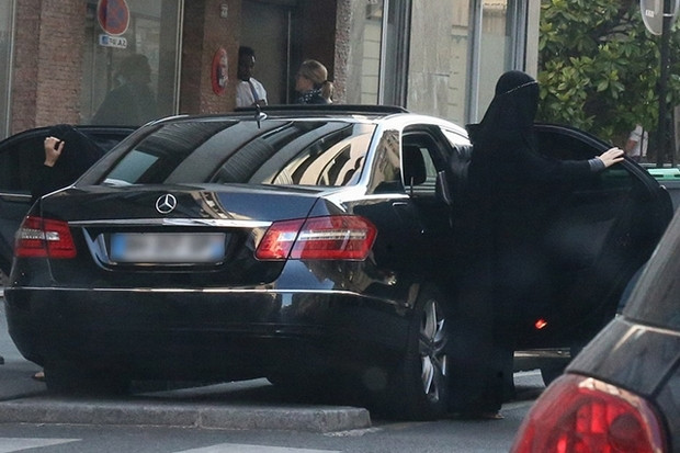 Gisele Bündchen kara çarşafa büründü - Resim: 2