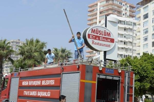 Mersin'de yıkım gerginliği; 10 gözaltı