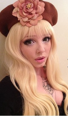 Estetiksiz Barbie zor durumda