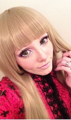 Estetiksiz Barbie zor durumda