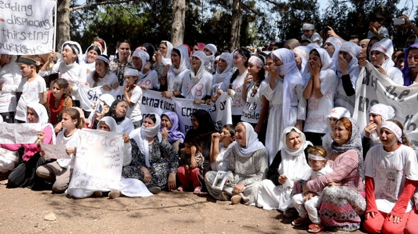 IŞİD’in saldırısı sahnelenince çığlıklar atarak ağladılar