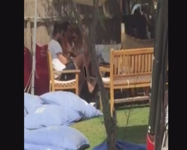 Kenan İmirzalıoğlu ile Sinem Kobal dudak dudağa