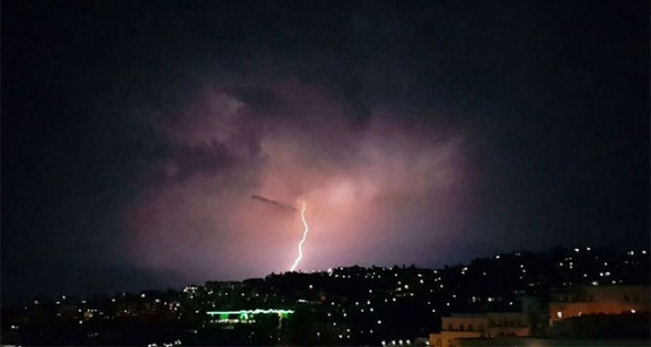 Muğla Bodrum'da şimşekler korkuttu