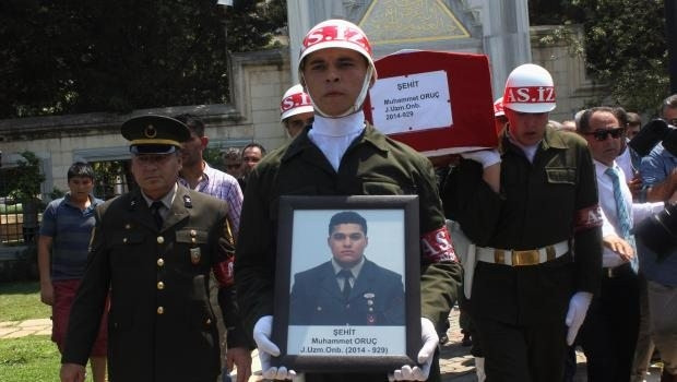 Şehit onbaşı gözyaşlarıya son yolculuğuna uğurlandı