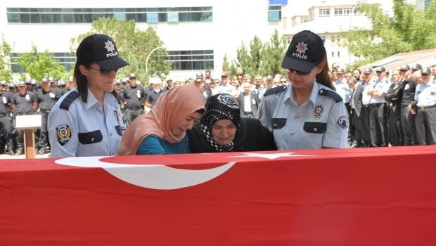 Şehit onbaşı gözyaşlarıya son yolculuğuna uğurlandı