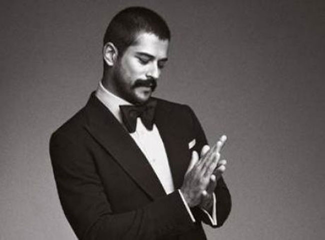 Burak Özçivit'i bıyıksız görenler şaşırdı